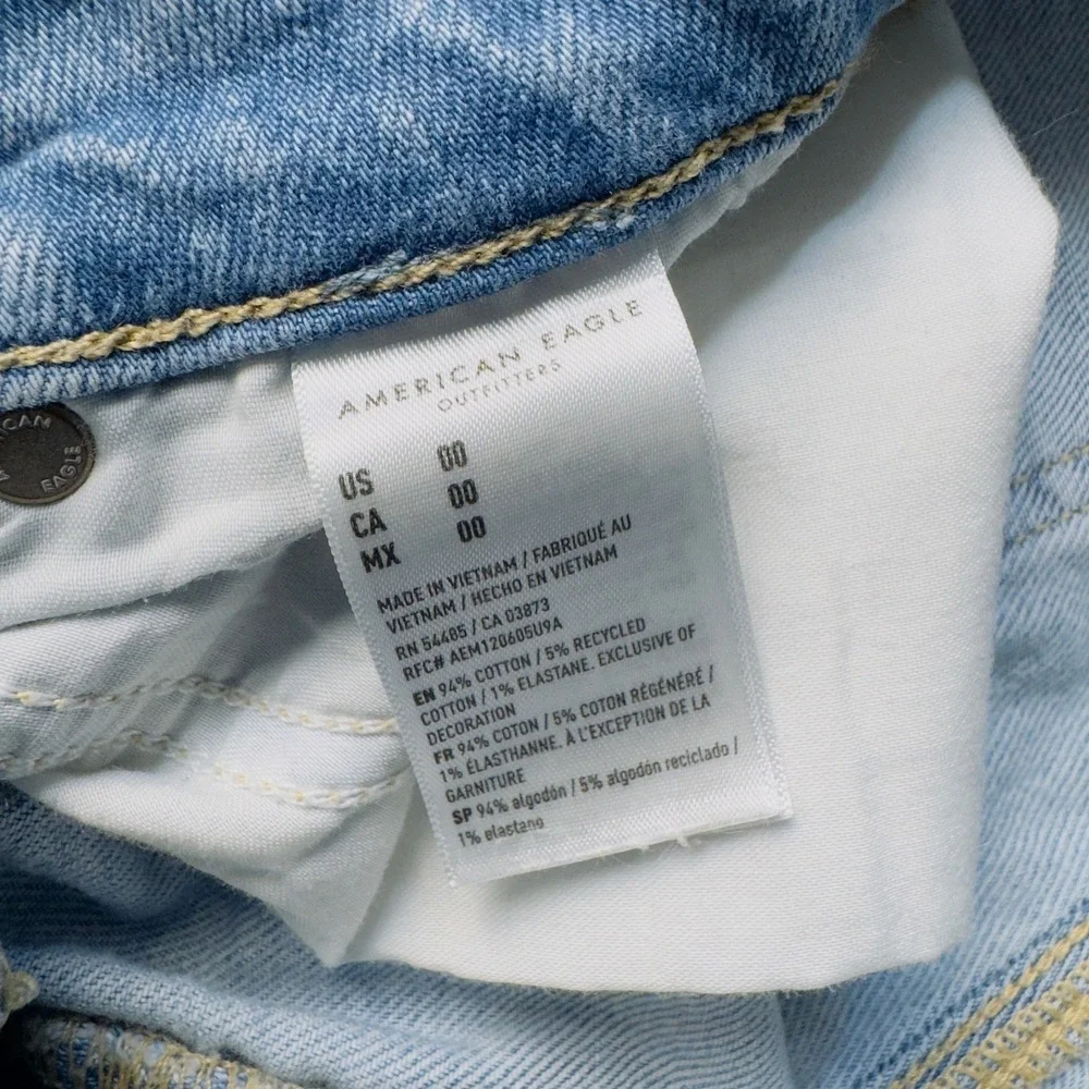 American Eagle Stretch Mom Shorts Distressed Cuffed Denim Soft Girl Summer Sz 00